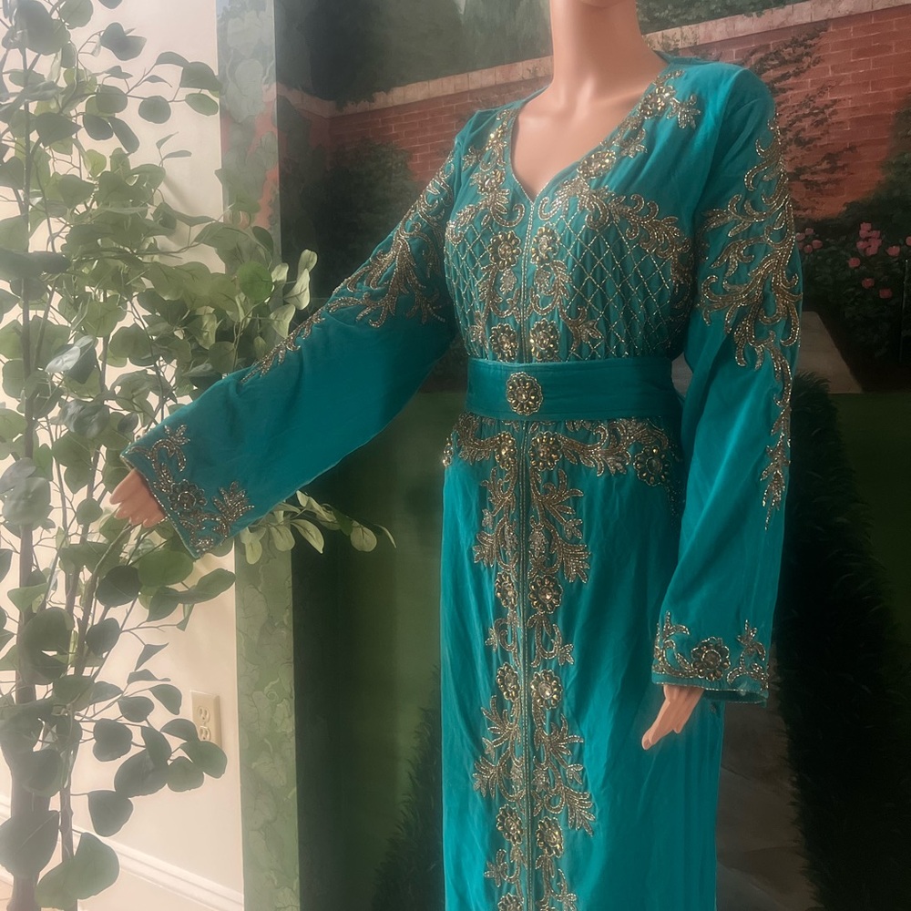 Dress - Picture 2 of 3